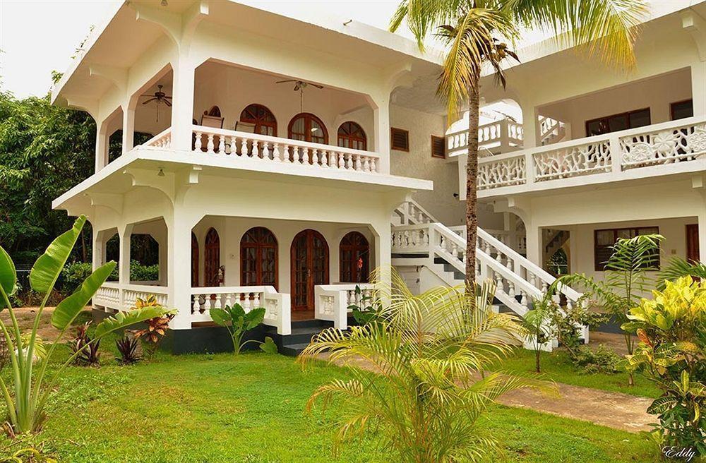 Pure Oasis Resort نيغريل المظهر الخارجي الصورة