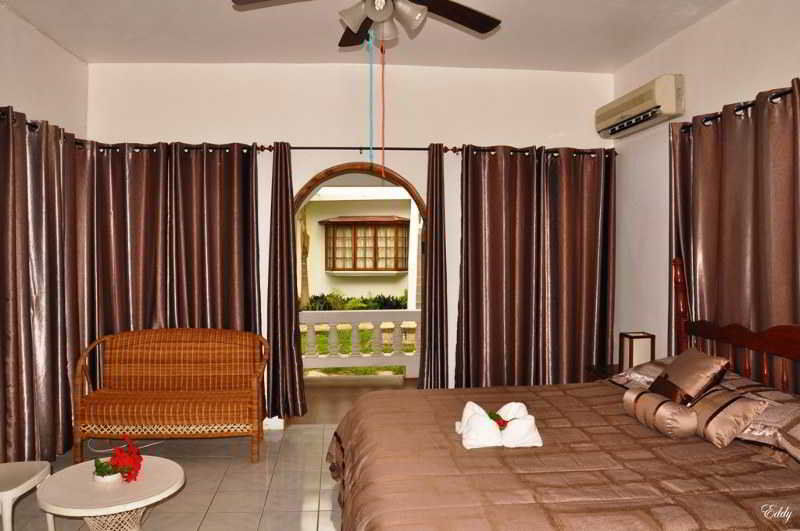 Pure Oasis Resort نيغريل المظهر الخارجي الصورة