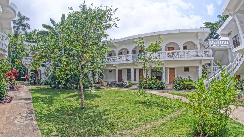 Pure Oasis Resort نيغريل المظهر الخارجي الصورة