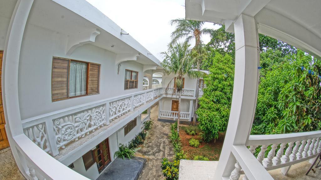 Pure Oasis Resort نيغريل المظهر الخارجي الصورة